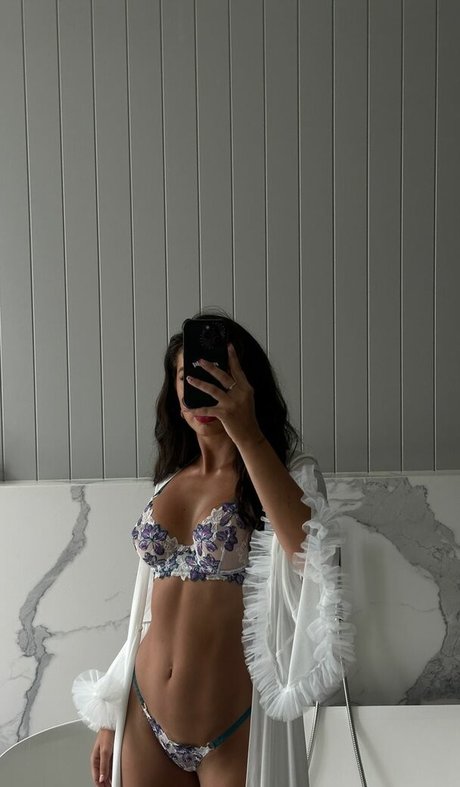 skyemoodyy sexy star image