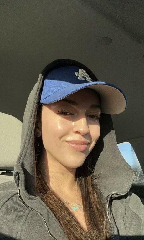 builtbybells free model photos