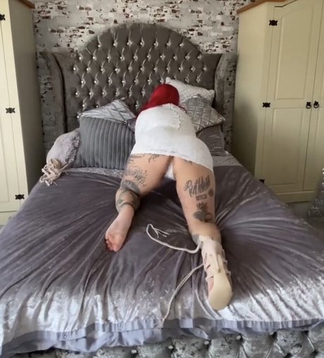 Louise Brereton model erotic pic