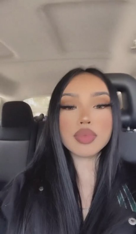 Julianarmah sexy model pictures