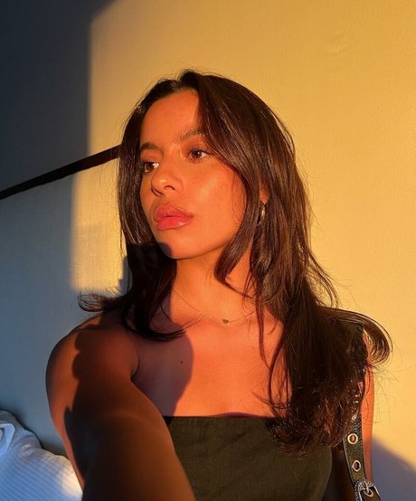 Izabella Alvarez star free photos