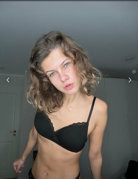 Bella Jone model xxx image