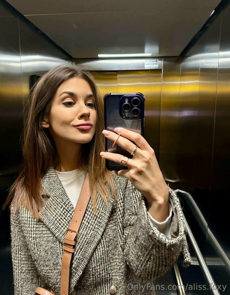 aliss foxy exclusive pornstar img