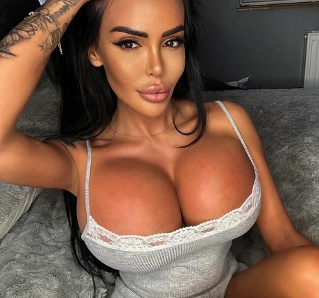 Holly James naked pornstar pics