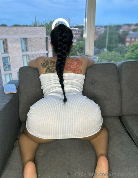 minaxross profile pic