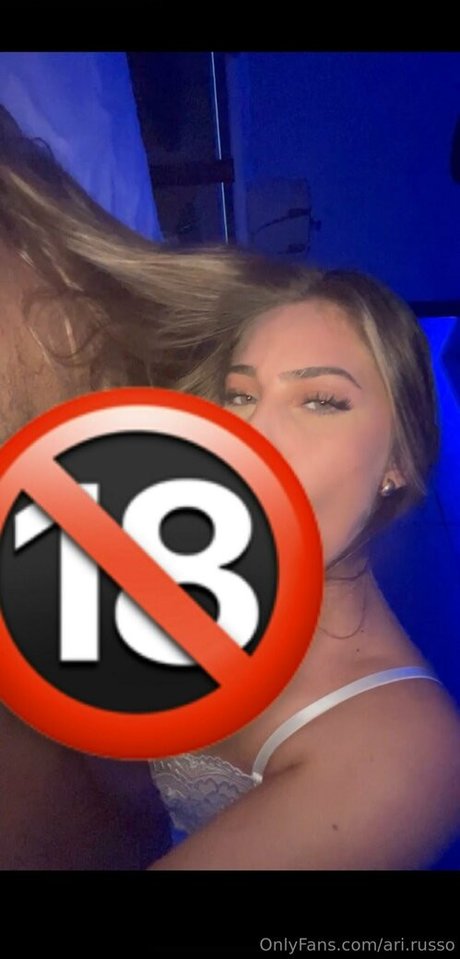 ari russo nude model photo