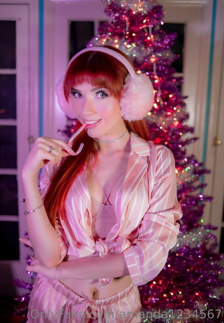 amanda1234567 model pornographic image