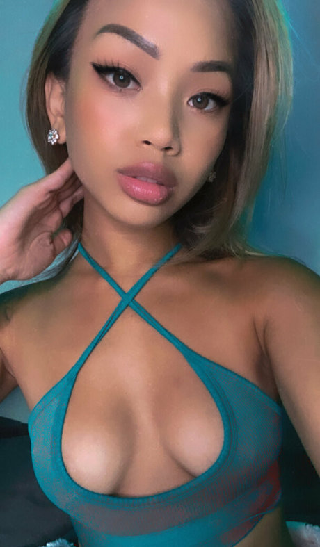 xs98x erotic actress photos