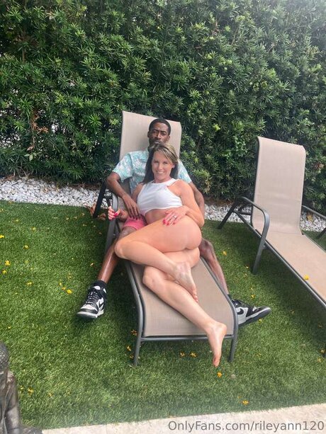 Rileyann120 pornstar high quality images