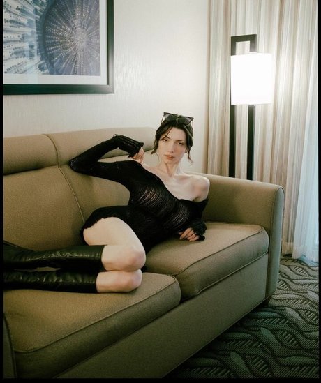 thewomanfromanotherplace model art pic