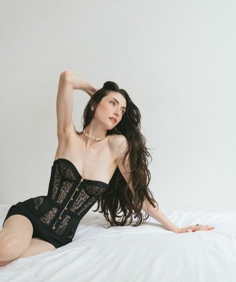 thewomanfromanotherplace model erotic galleries