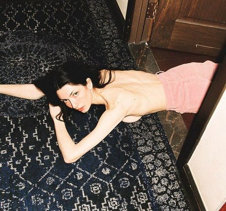 thewomanfromanotherplace model pretty picture