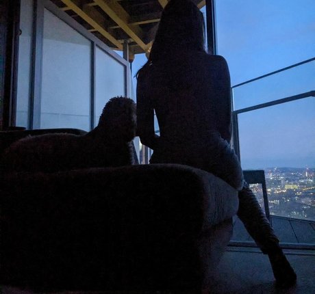 Symbalily art actress pic