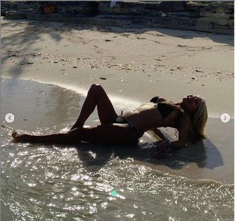 Christie Brinkley profile pic