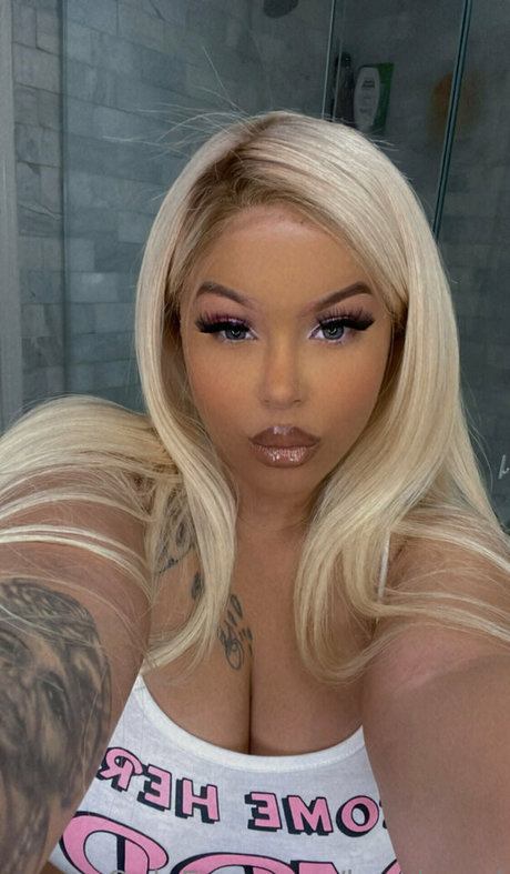 kyralaced model pretty images