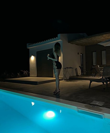 _dwwwra____ adult model picture