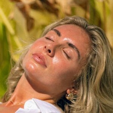 Bonnie Blue pornstar adult pic