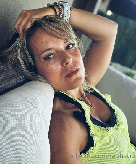 raishavip sex model photo