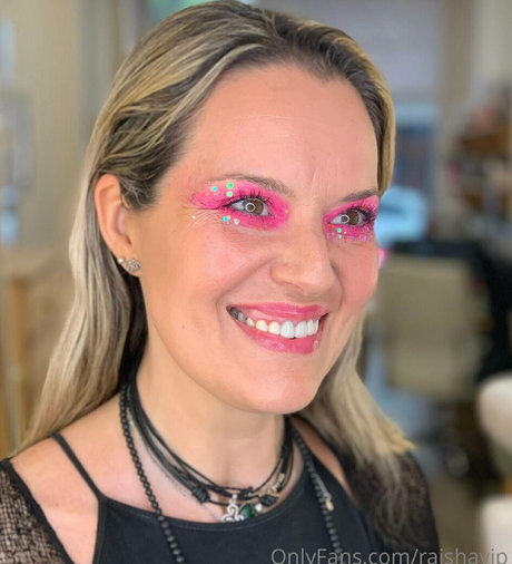 raishavip nice model pics