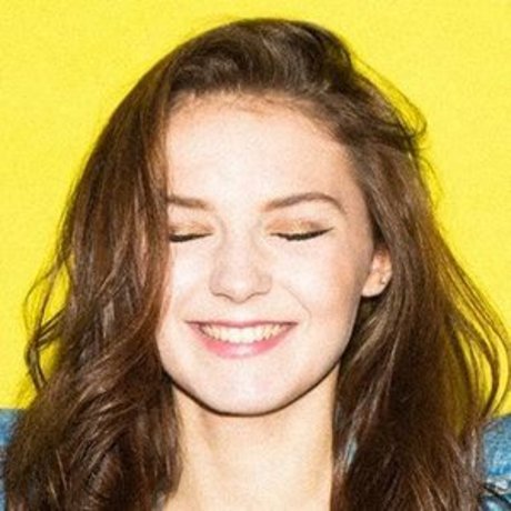 Sophie Wallace nude actress pics