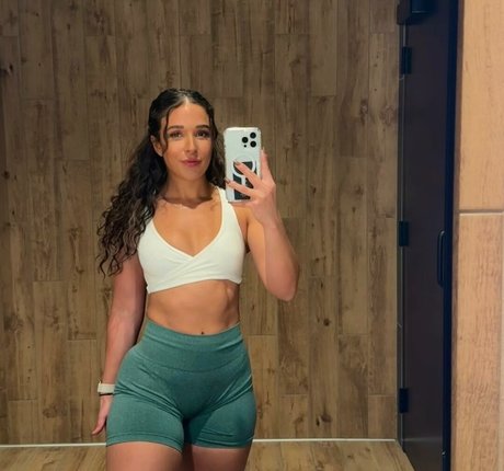 Alissa Oddo model gallery