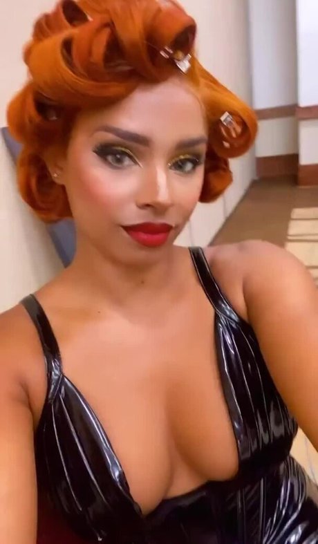 Renee Michelle model adult image