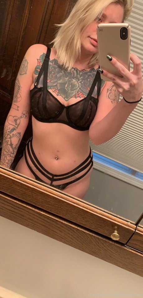 iamlydiafoxx hot model gallery