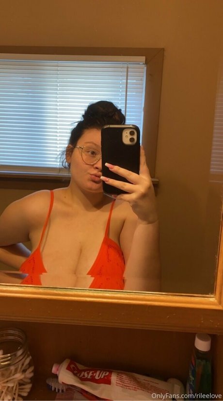Rileelovee pornstar nice picture