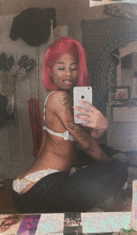 mickeymooh naked model picture