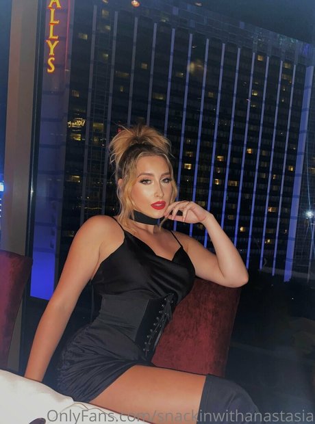 snackinwithanastasia erotic pornstar pic