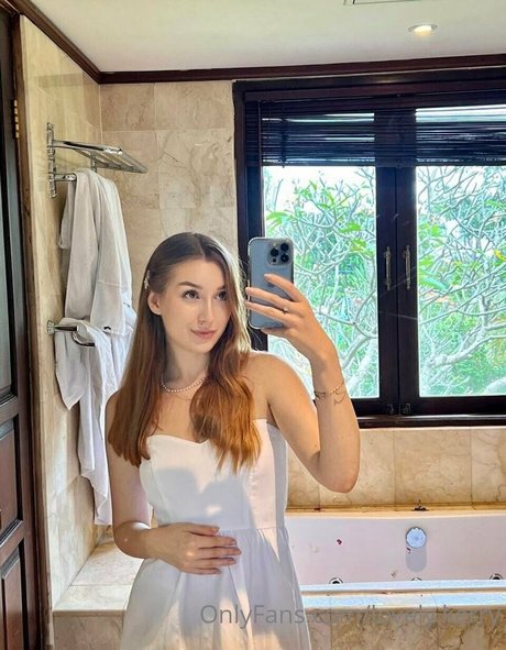 llita lola beautiful model pic