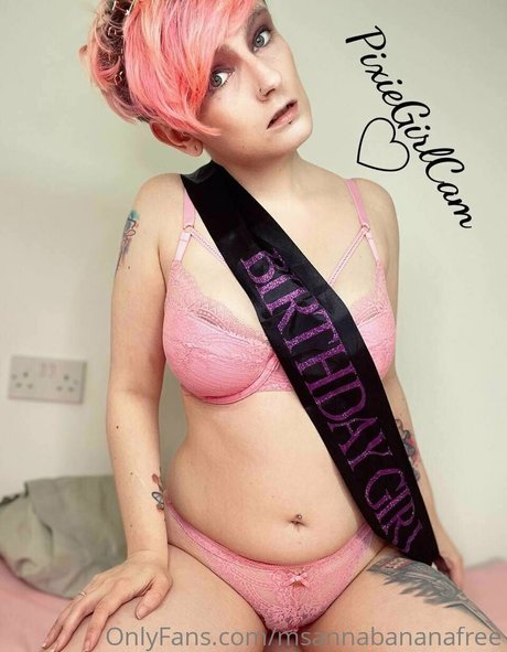 msannabananafree model erotic image