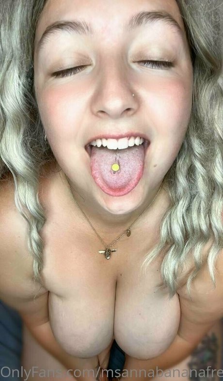 msannabananafree nude model images