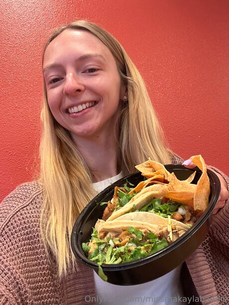 missmakaylabaddie hot actress pictures