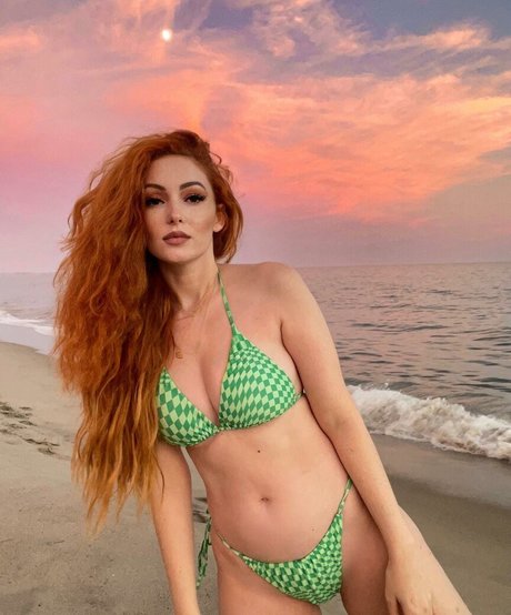 Nicole Simone best star photo