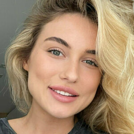 ad petit art model pictures