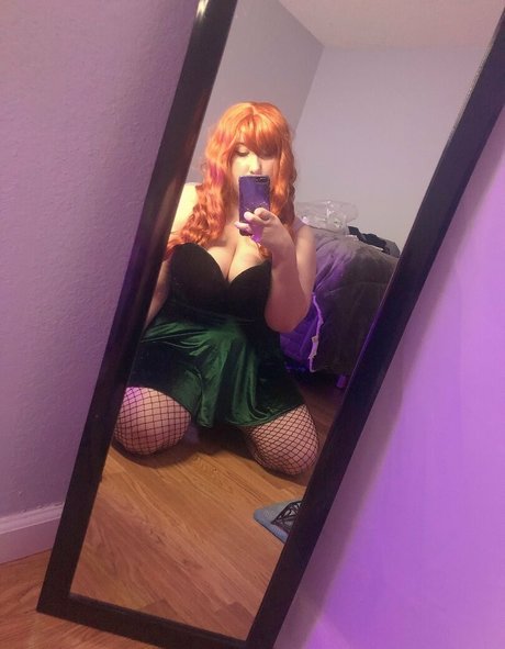 uwutaycos erotic model picture