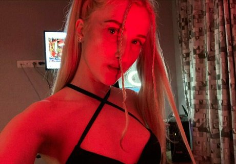 juicy lusy beautiful pornstar image