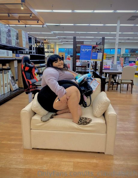 its claudiabitch model nude image