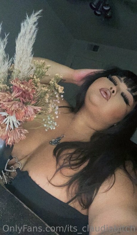 its claudiabitch sexy model pic