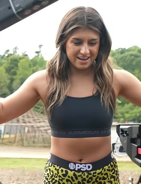Hailie Deegan pretty model image