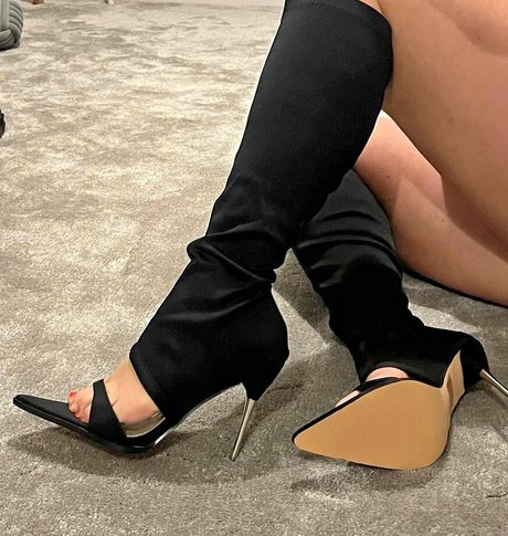 D arcy Ingle top model picture