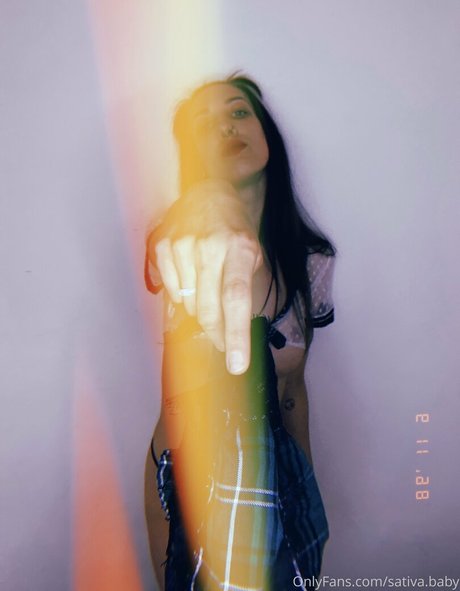 sativa bby nudes star image