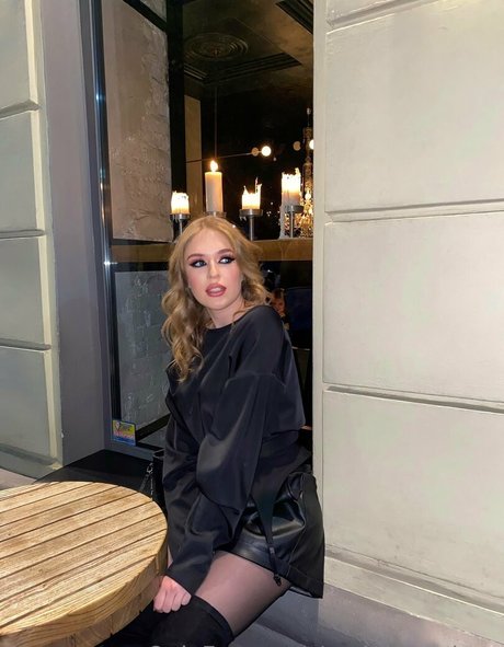 alexa sunny star art pics