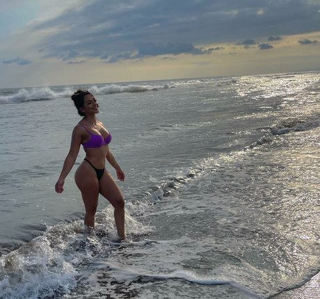 karenn fit model exclusive image