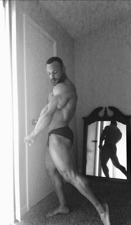 flexcash4 naked model picture