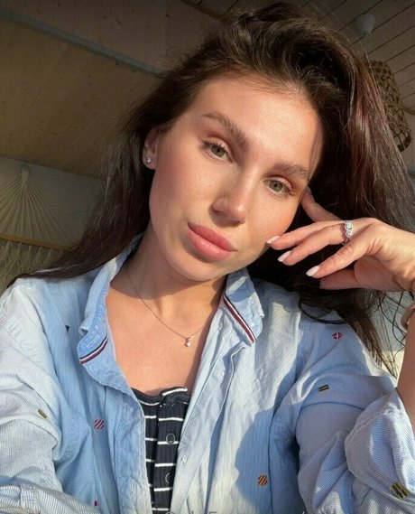 divine laura porn model photos