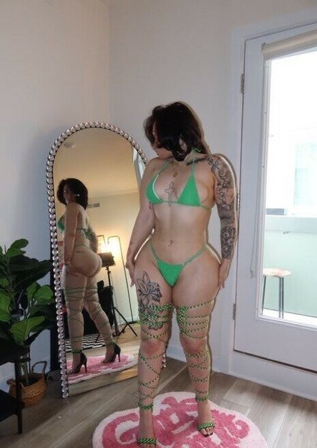 Poundcakenat beautiful model img