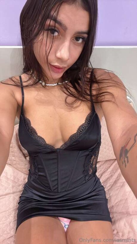 iasmints model xxx picture