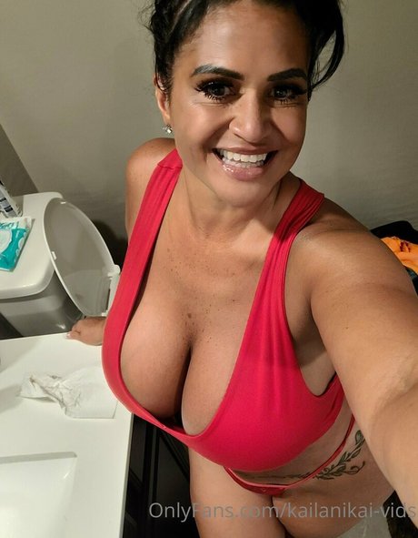 kailanikai vids hot star img